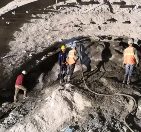 绿园拱顶带模注浆料的施工流程及注意事项